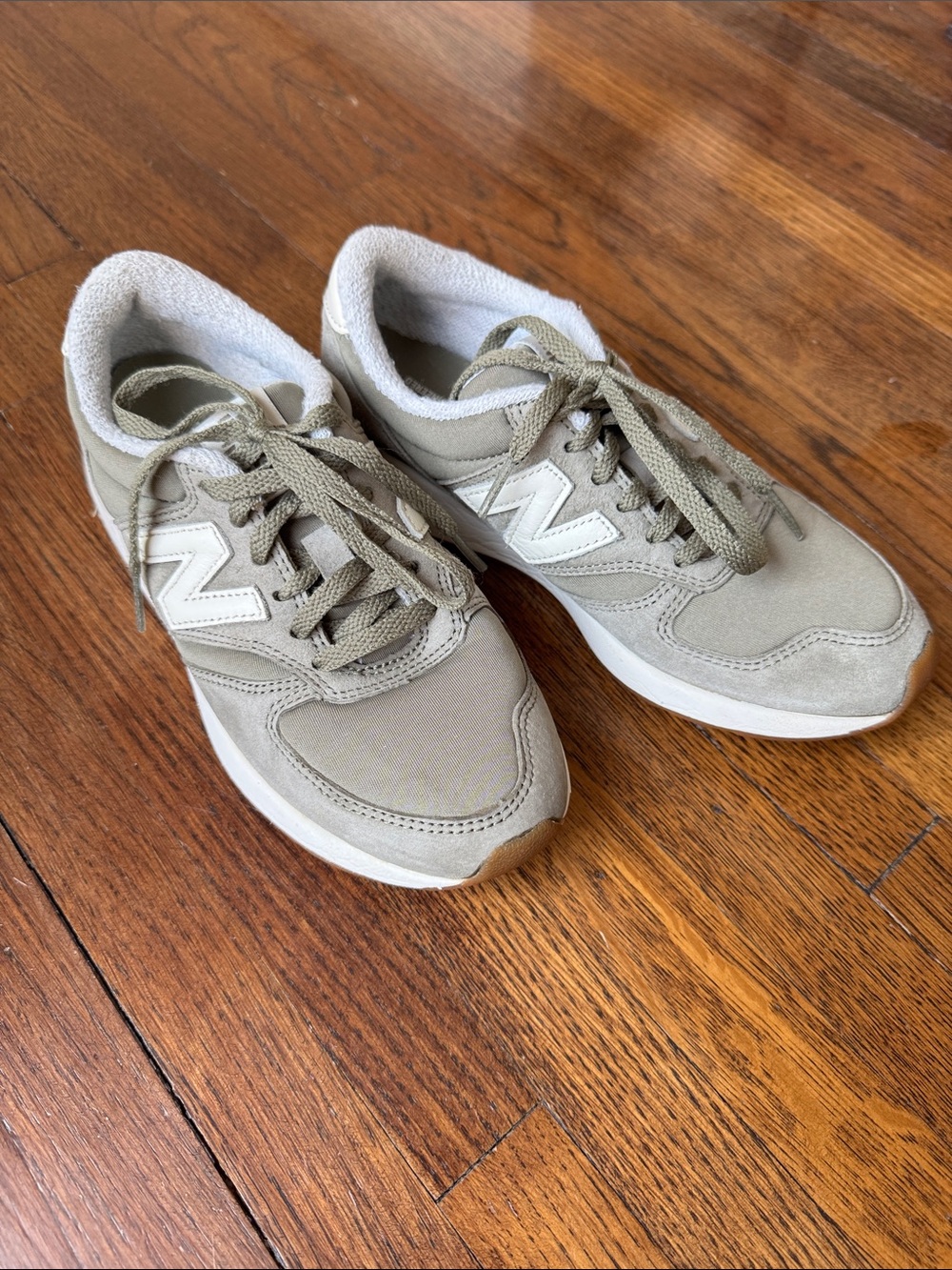 Kids New Balance 420 green grey tennis shoes, size 6